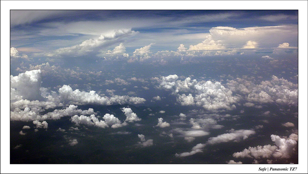 2011 - 08 - Dans les airs 18